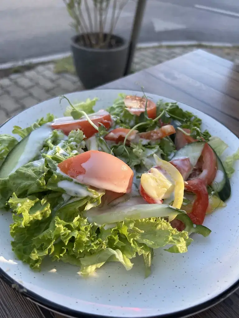Stefanie Oswald_Genuss & Zeit Café-Pizzeria-Eissalon_Frauenkirchen_review