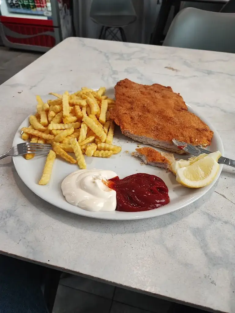 Mario Lorenzini_Schnitzelhaus Frauenkirchen_Frauenkirchen_avis