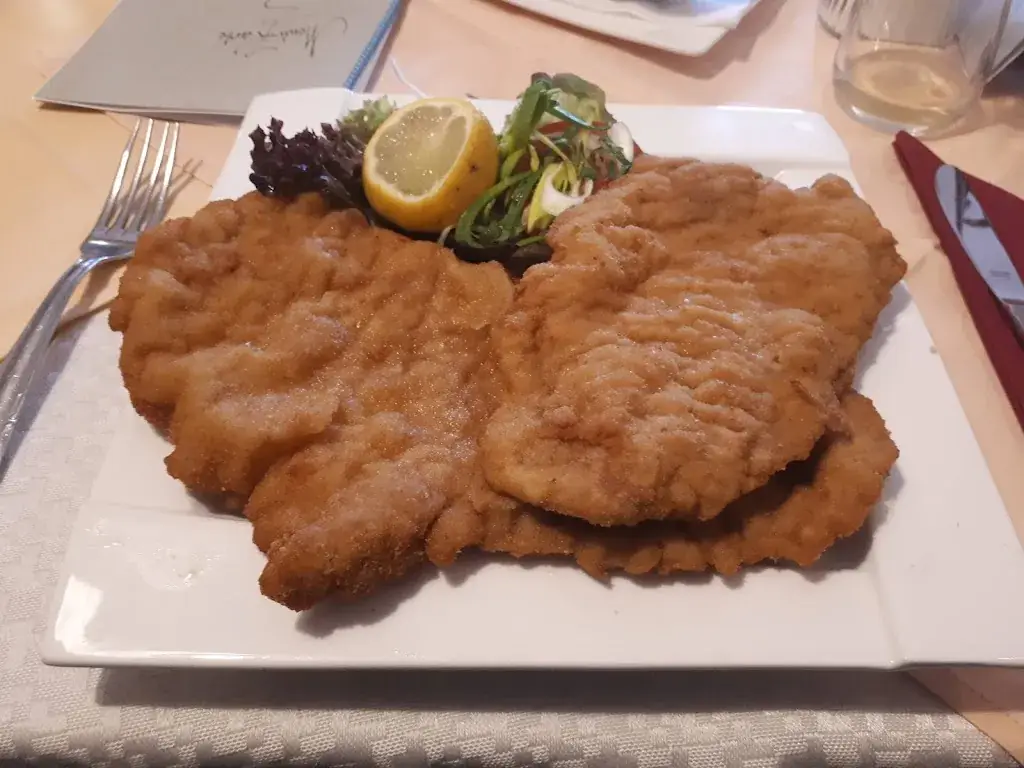 Restaurant Seinerzeit_Deutsch-Wagram_slider_image_2