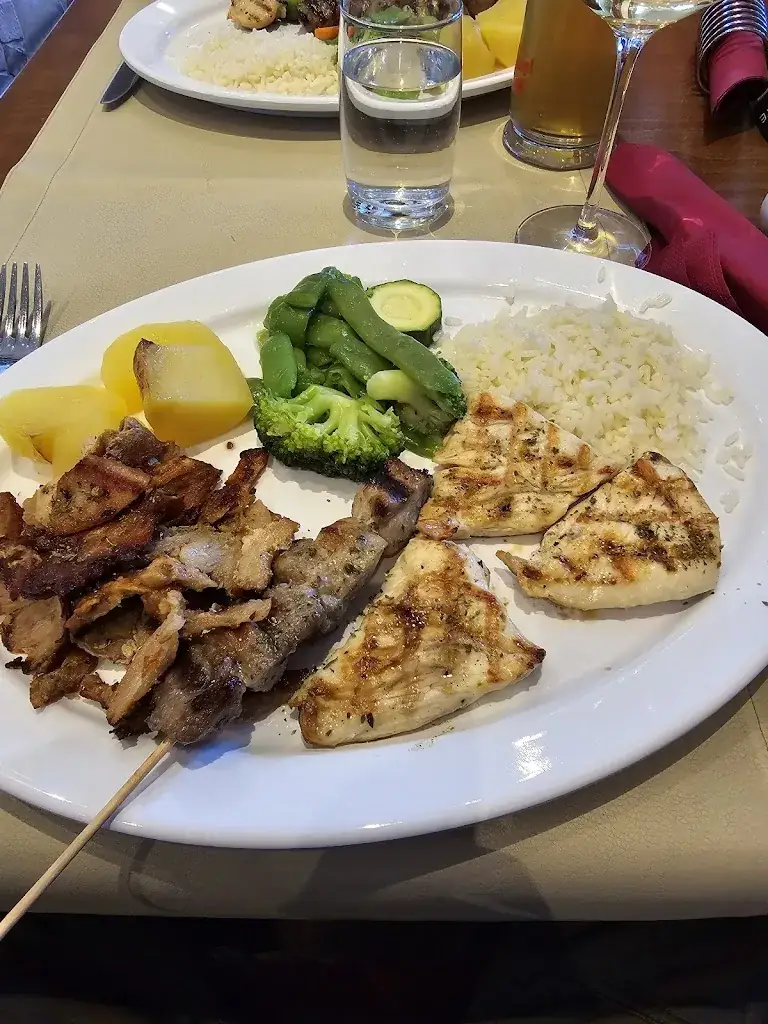 West Side Still_HELLENIC AURA_Brunn am Gebirge_avis