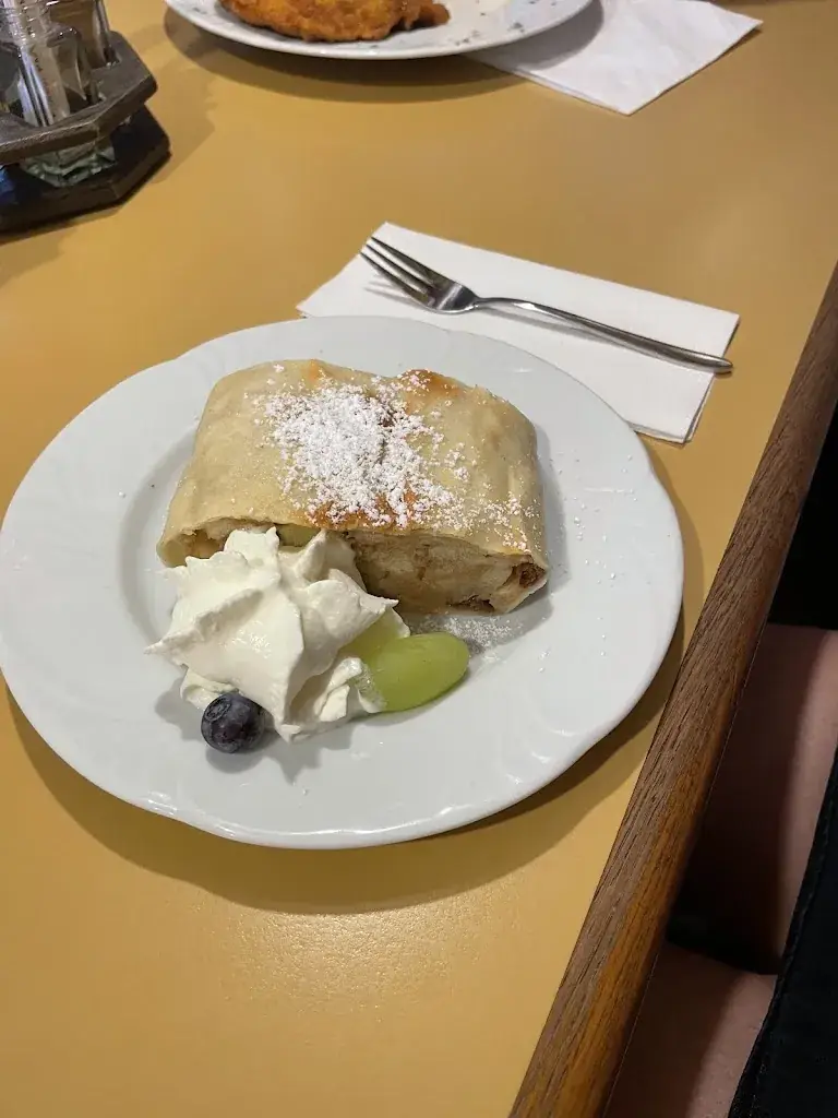 Attus Mihaly_Gasthaus Powisch_Brunn an der Wild_review