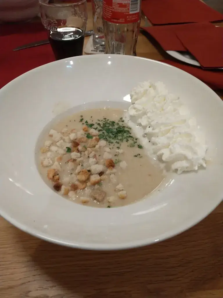 Patrick Röthlingshöfer_Der Gemeindewirt_Ebenfurth_avis