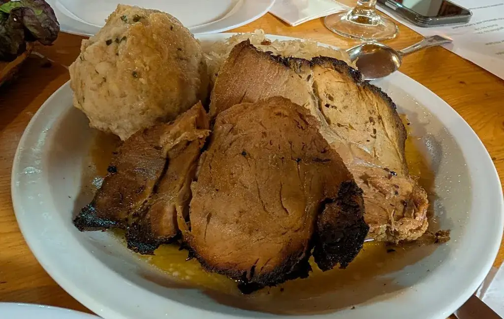 Chi Vu_Gasthaus Lahmgruam_Ebergassing_avis