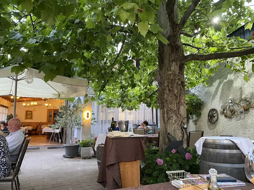 PRESSHAUS Illmitz restaurant à Apetlon