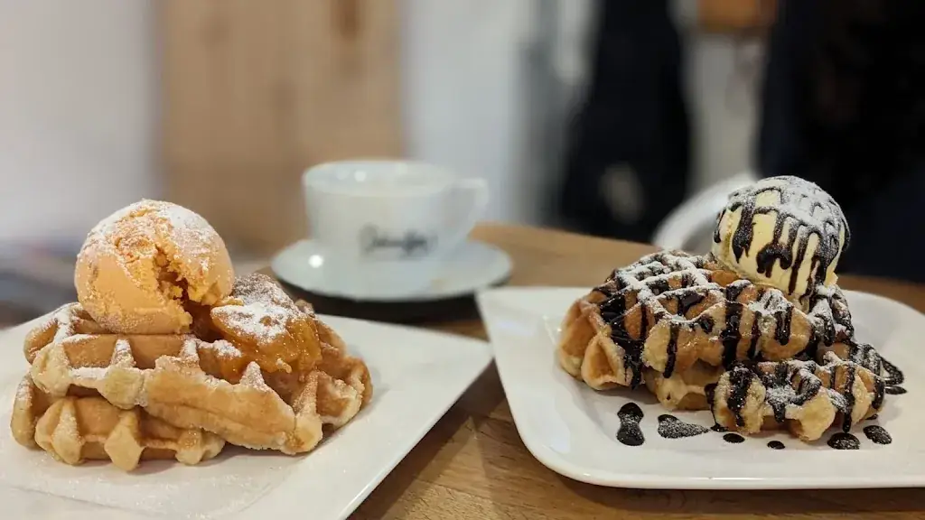 Elizabeth Apkarian_Schnitzer's seit 1988_Dürnstein_review