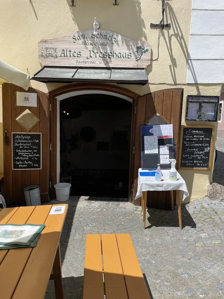 Julian Engel_Altes Presshaus_Dürnstein_recensione