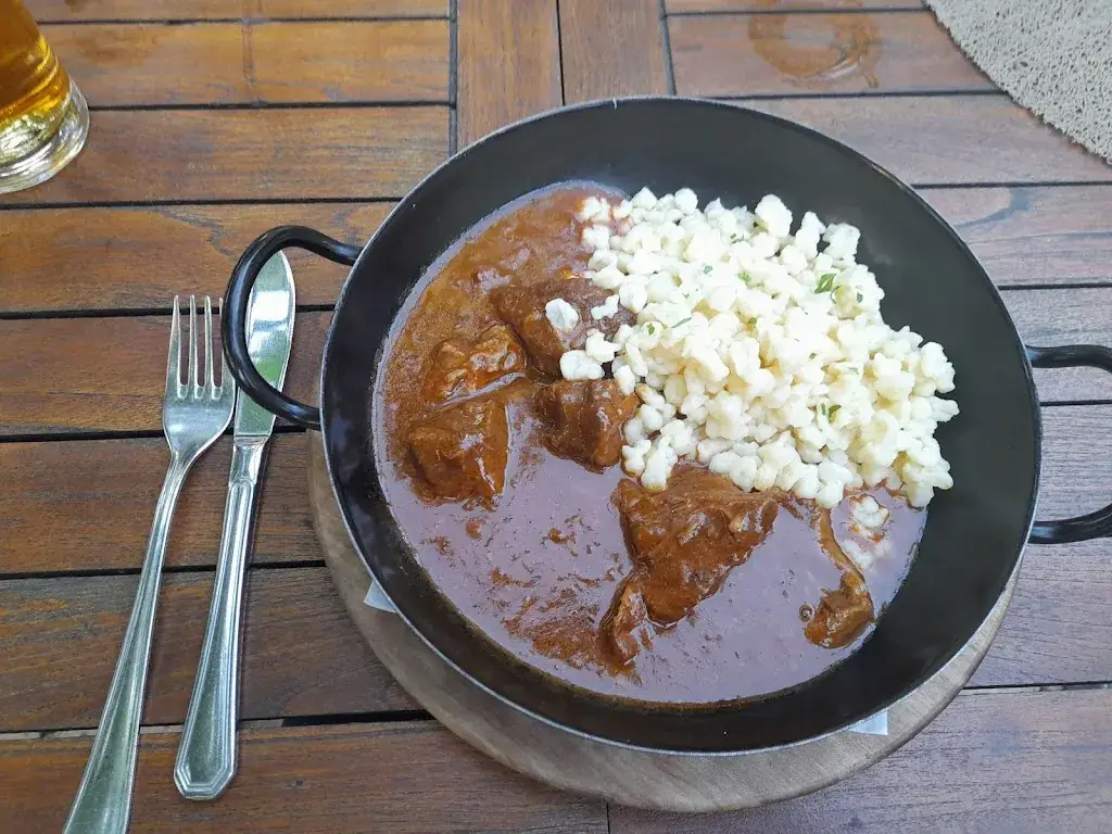 Apolline BOULESQUES_Weingasthaus - Rebhof Schneider_Ebreichsdorf_recensione