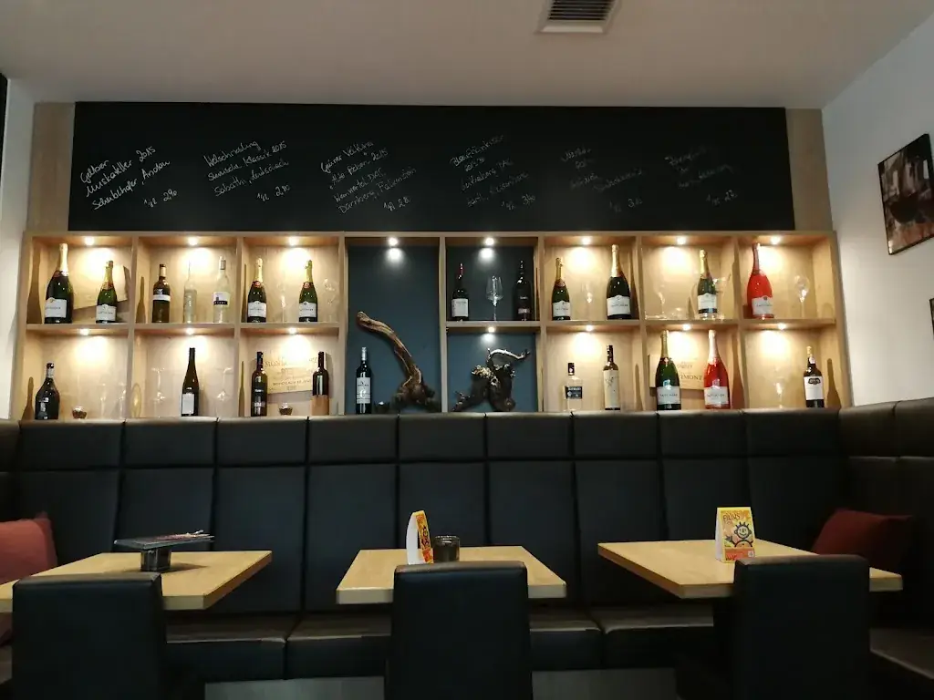 Marek Rajcsányi_röstkork - Café & Weinbar_Engelhartstetten_recensione