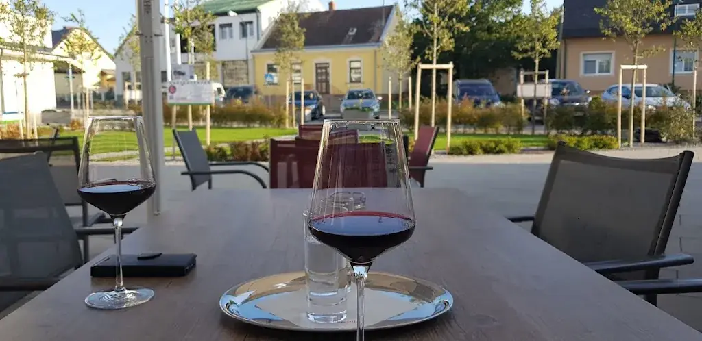 röstkork - Café & Weinbar ristorante a Engelhartstetten