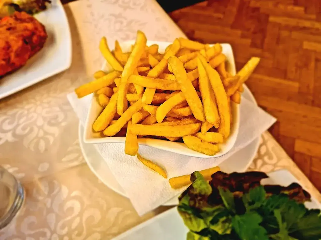 Sára Ivanyos_Leini's Dorfwirtshaus_Enzenreith_review