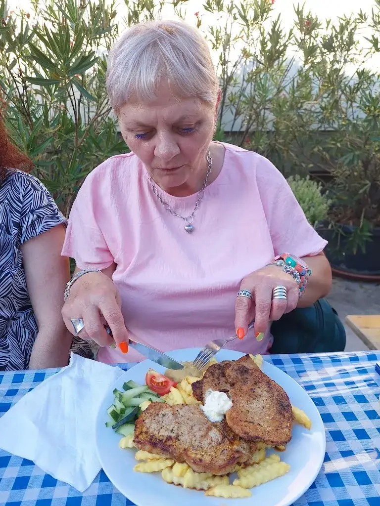 Zoran Kuzmanović_Heurigen Kampichler_Eggendorf_review