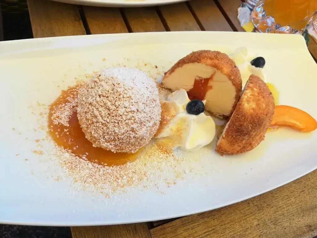 Simona Ferraioli_Weissis Gaststubn zum Weissi_Emmersdorf an der Donau_review