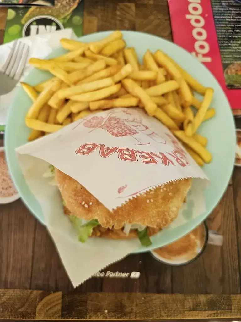 Levente Fábián_Ini Kebap & Pizza_Gattendorf_recensione