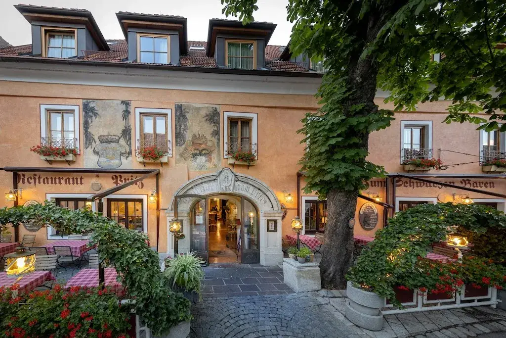 Hotel-Restaurant Zum Schwarzen Bären (Black Bear Inn) ristorante a Emmersdorf an der Donau