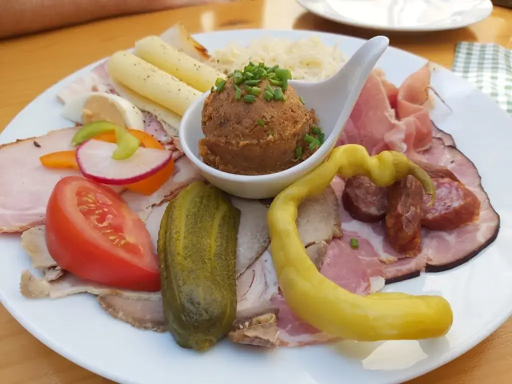 Roman Krčál_Heuriger zum Weißen Kreuz_Enzersdorf an der Fischa_recensione