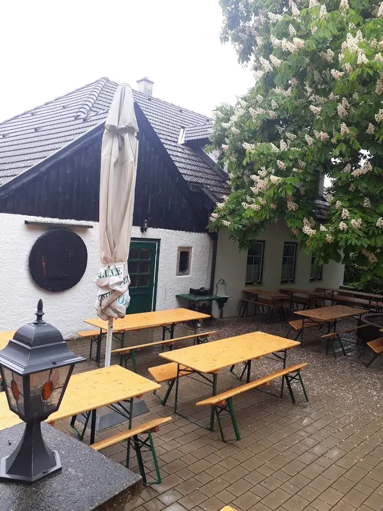Heuriger zum Weißen Kreuz ristorante a Enzersdorf an der Fischa