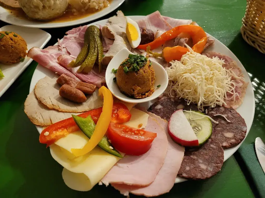 Heuriger zum Weißen Kreuz_Enzersdorf an der Fischa_slider_image_2