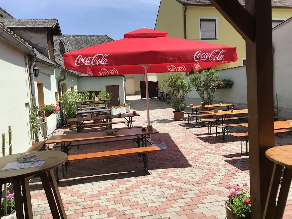 Buschenschank Heurigen Familie Willig ristorante a Enzersdorf an der Fischa