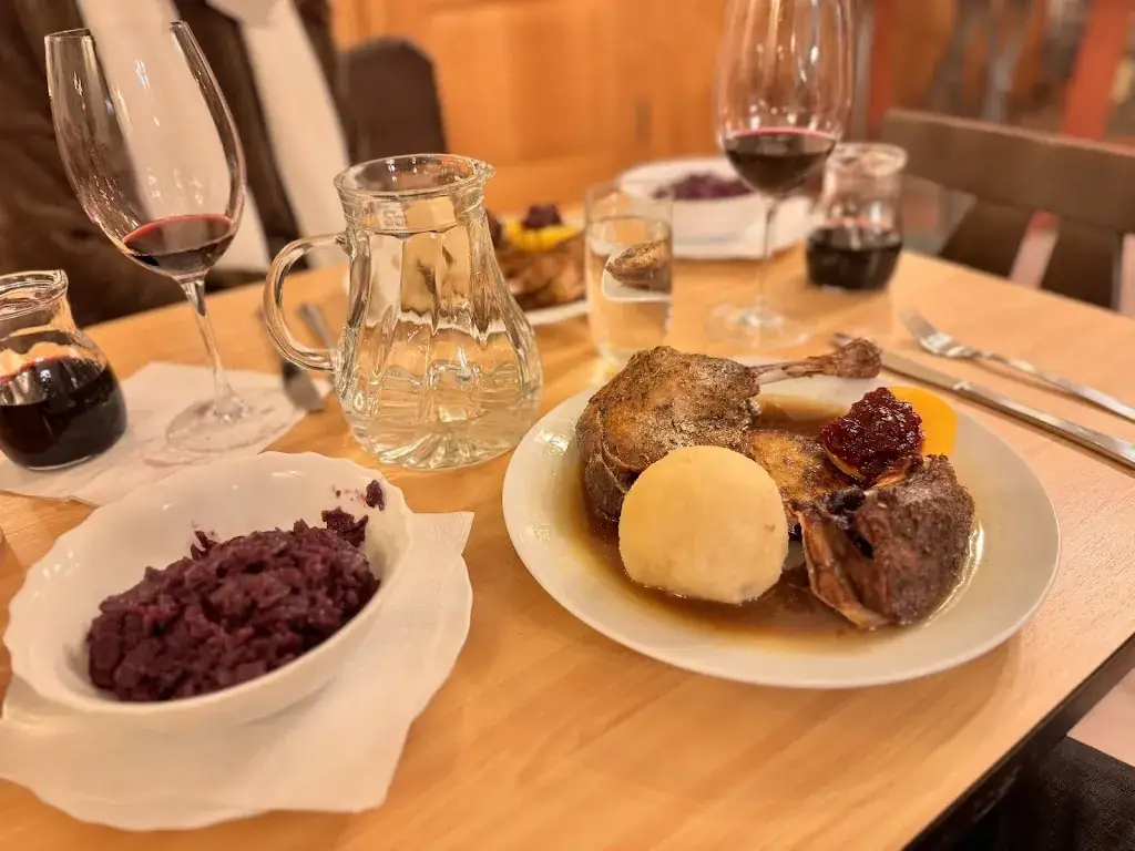 Adrian Nawrocki_Onkel Willis Heuriger_Enzersdorf an der Fischa_review