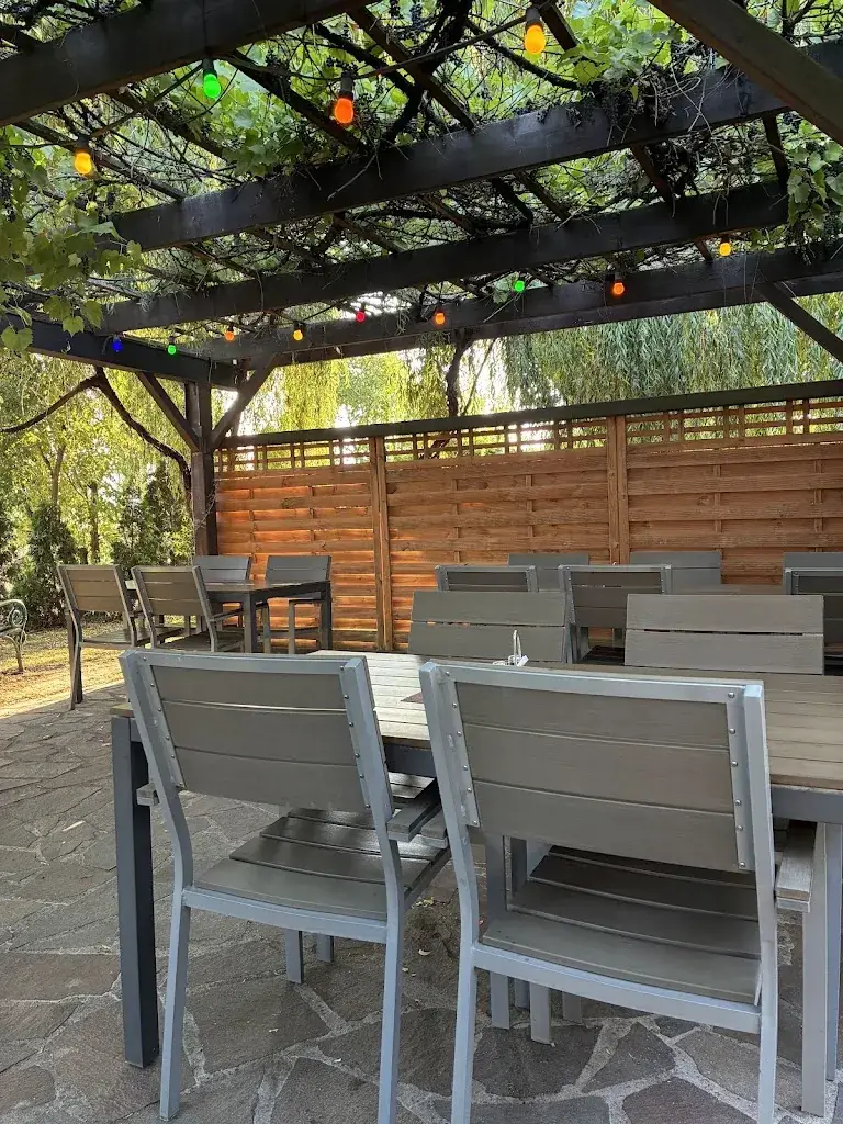 Tanja_Heurigenrestaurant Wiesinger_Enzersfeld_avis