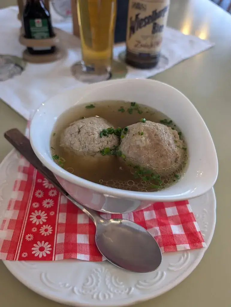 Julia Linsmayer_Gasthof-Pension Scheiterer_Enzersfeld_avis