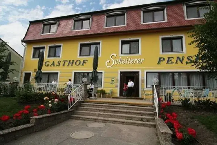 Gasthof-Pension Scheiterer ristorante a Enzersfeld