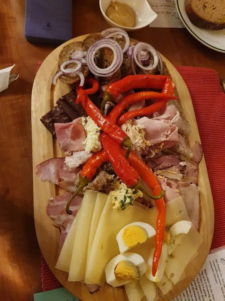 TARTUFOTV B_Buschenschank Josef und Eveline Eichberger_Enzersfeld_avis