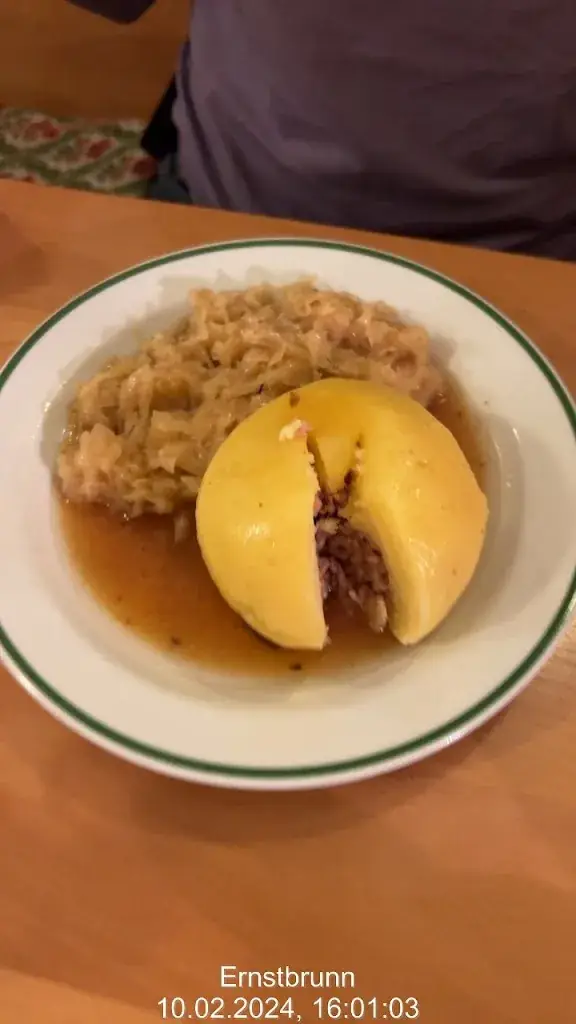 Wilfried Molnar_Heurigen Ladner_Ernstbrunn_avis