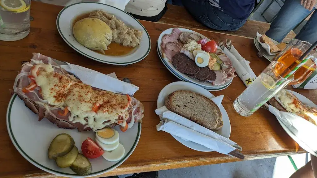 Nadine Kraus_Heurigen Ladner_Ernstbrunn_avis