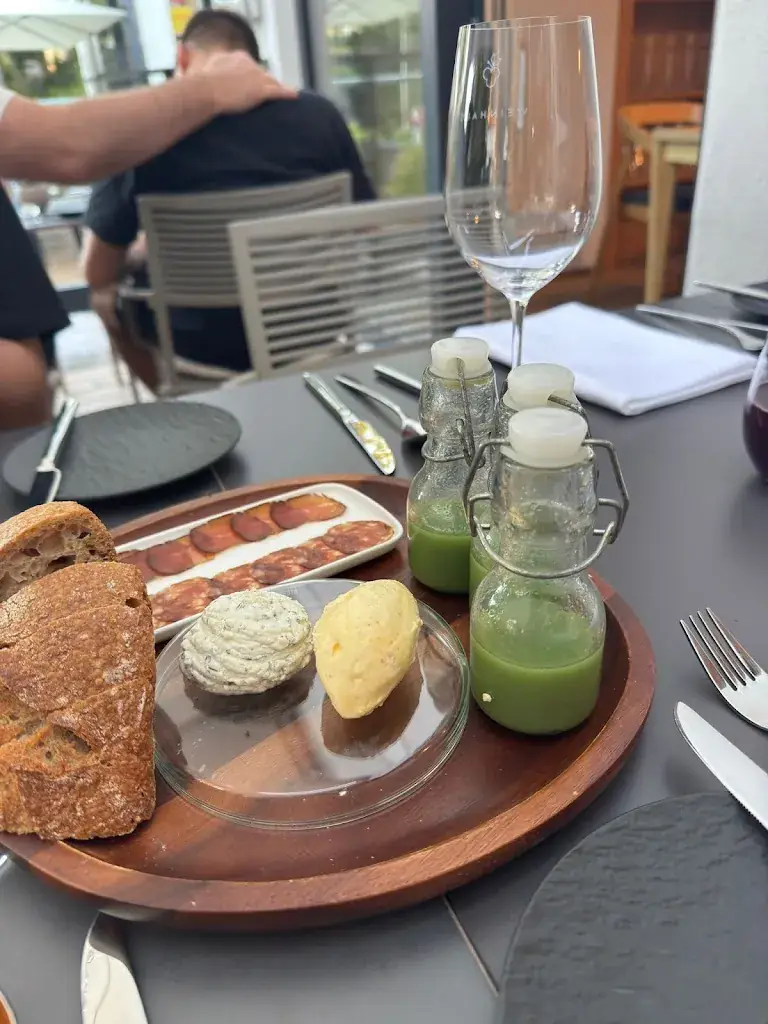 Nikola Grubac_Weinhaus - Kirchberg am Wagram_Fels am Wagram_recensione