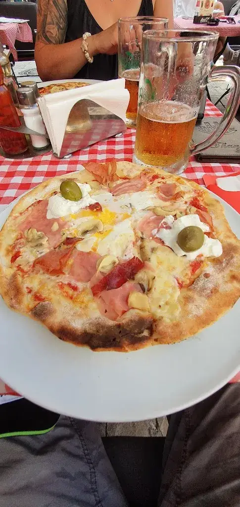 Sven Hieckmann_Pizzeria Sara_Fels am Wagram_avis