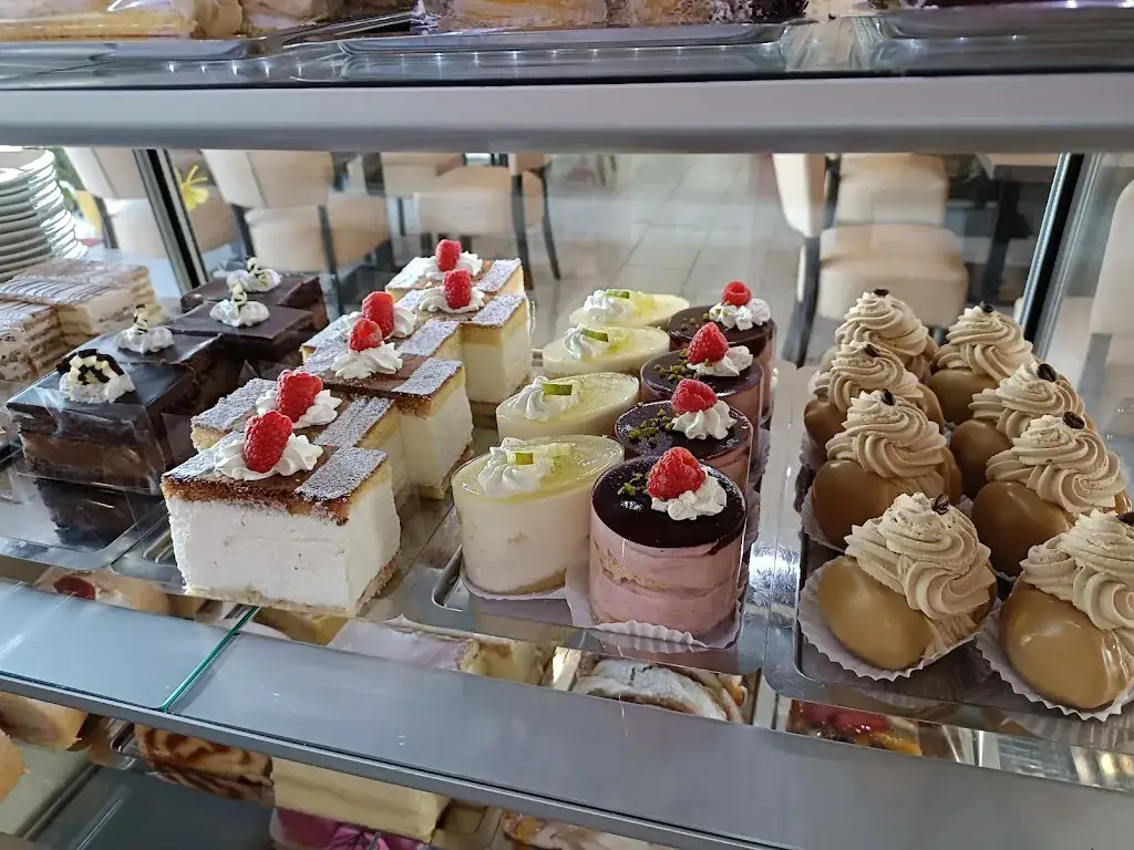 Lisi's Cafe Konditorei_Felixdorf_slider_image_1