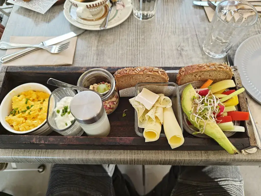 Markus Mayerhofer_Ladencafe Pomale_Felixdorf_avis