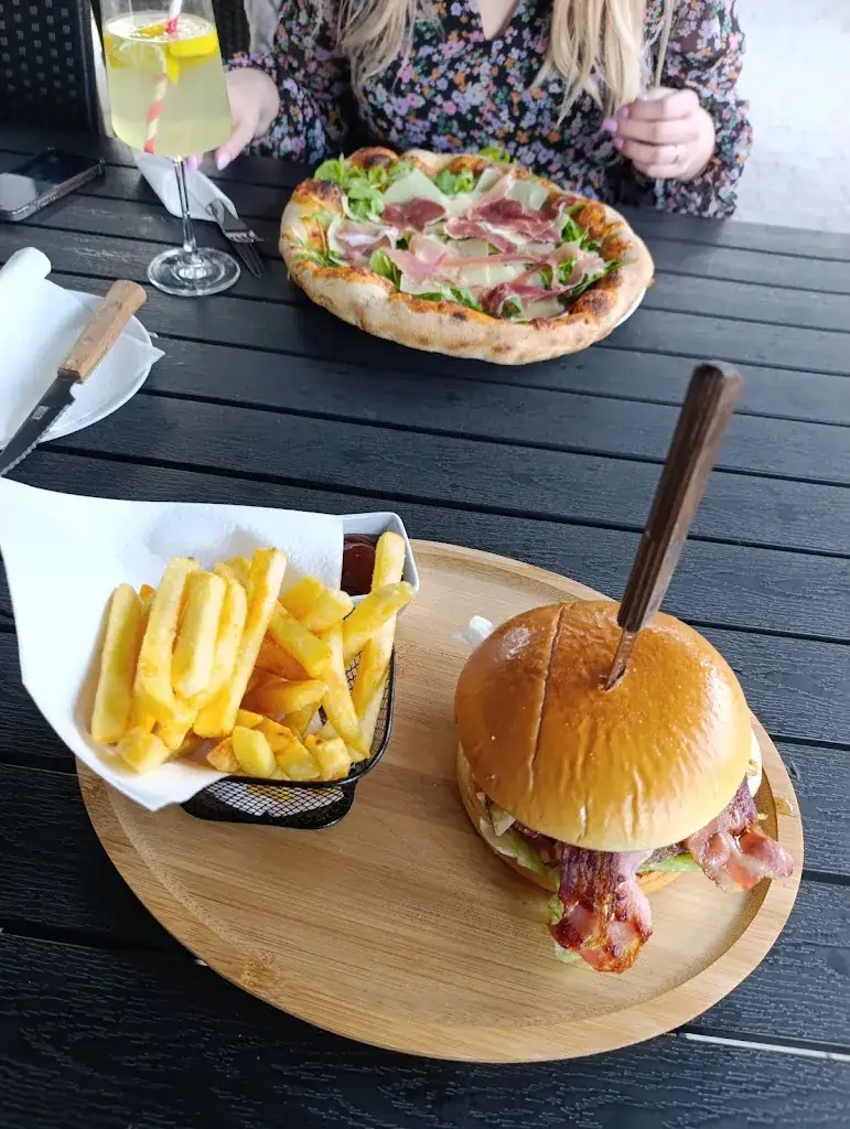 Richard Tóth_Ambiente_Fischamend-Markt_recensione