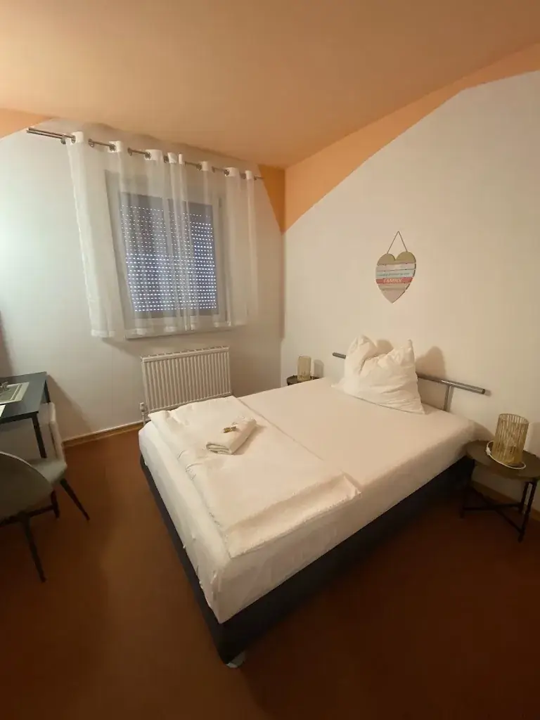 Hannah Morrison_Frühstückspension Caltun in Fischamend_Fischamend-Markt_recensione