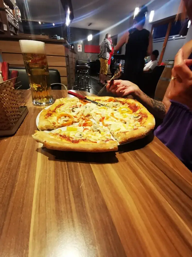 Orsi-Norbi Cserépkuckó_Özi's Pizzeria Halbturn_Halbturn_avis