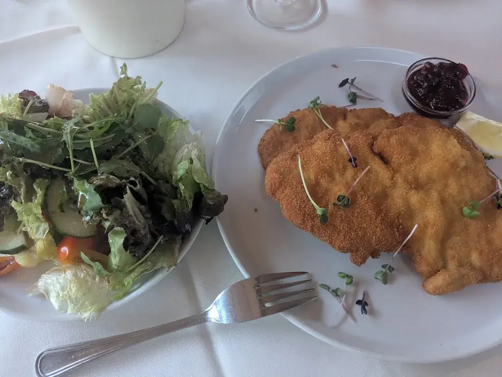 Olya Rebikova_Hotel & Restaurant Knappenstöckl_Halbturn_reseña