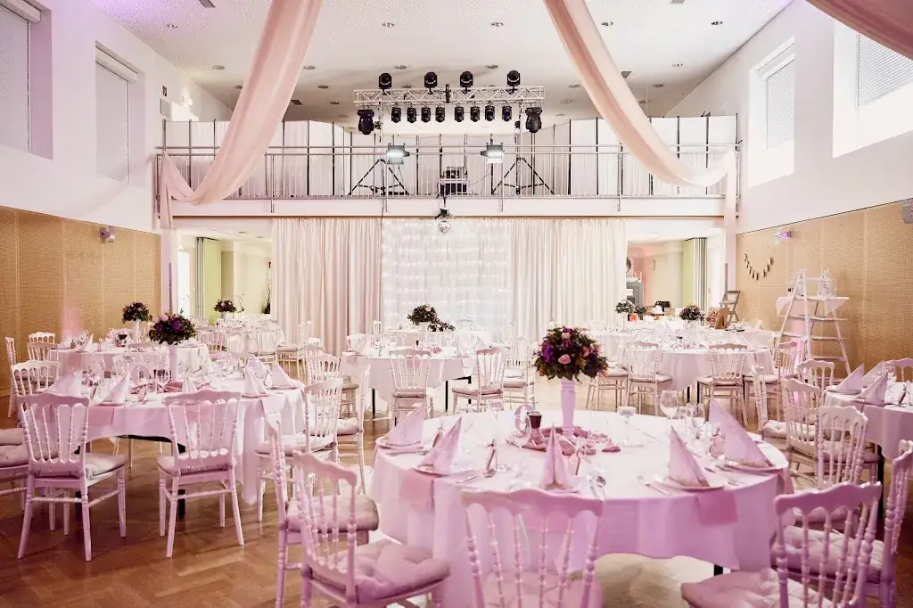 Cafe Restaurant Adrienn | Geburtstagsfeier | Hochzeit | Essen bestellen Wiener Neustadt | Geburtstag feiern Wiener Neustadt_Frohsdorf_slider_image_1