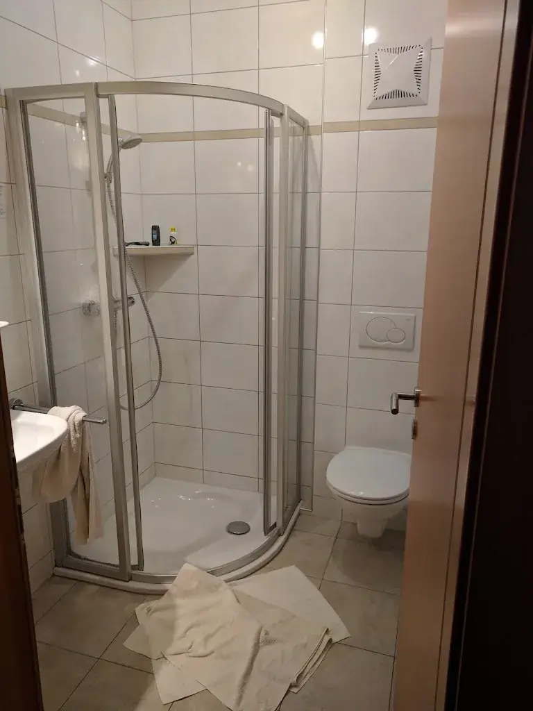 Herbert Dörig_Gasthof Froßdorfer, Gut Waikhartsberg_Frohsdorf_avis