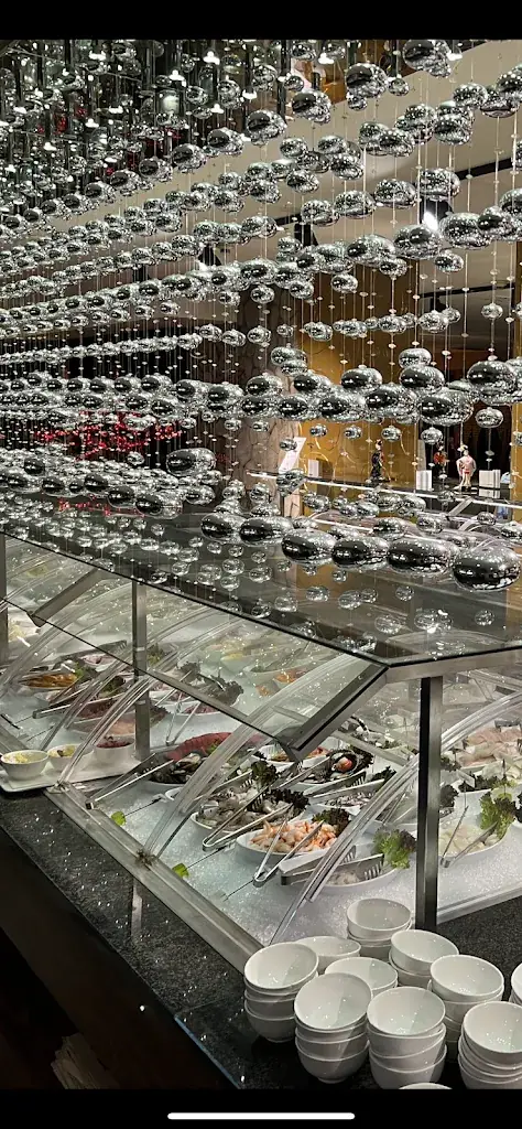 Conspicuous McNulty_Krone Wok & Grill Restaurant_Gänserndorf_avis