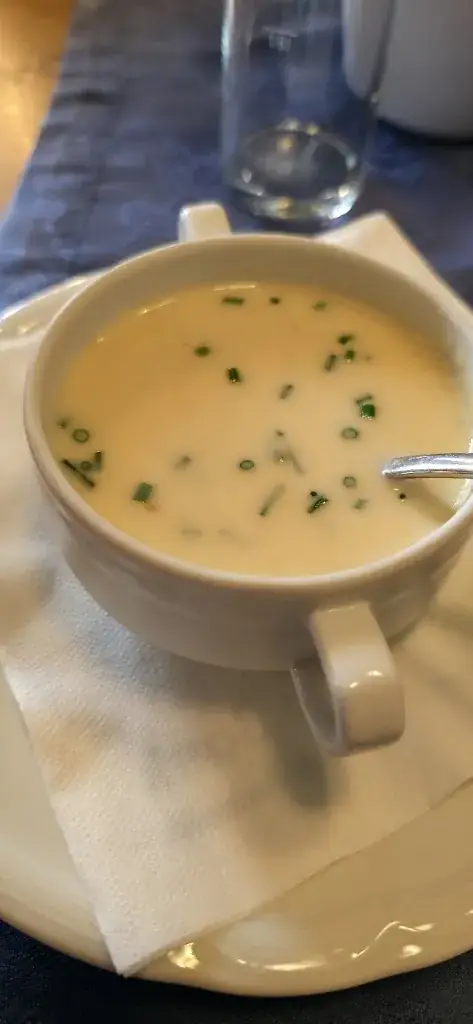 Charlie GehtDichNichtsAn (Frenchi)_Heurigenlokal Storch_Gänserndorf_avis