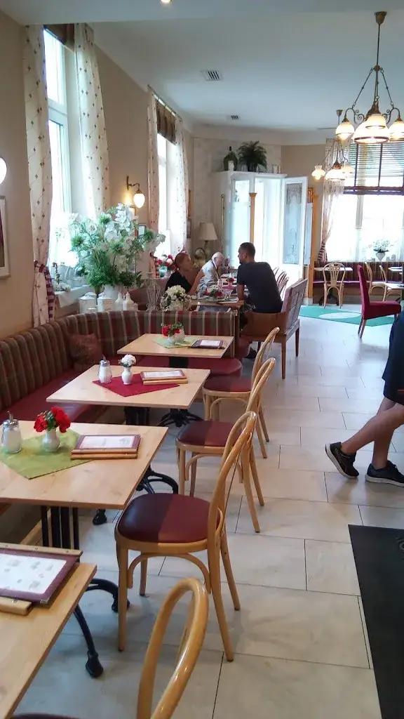 Ivan Viter_Ehrenberger GmbH-Bäckerei-Mohnzuzler Greißlerei_Gars am Kamp_review