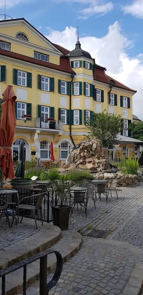 Hector Sesay_Ehrenberger GmbH-Bäckerei-Mohnzuzler Greißlerei_Gars am Kamp_review