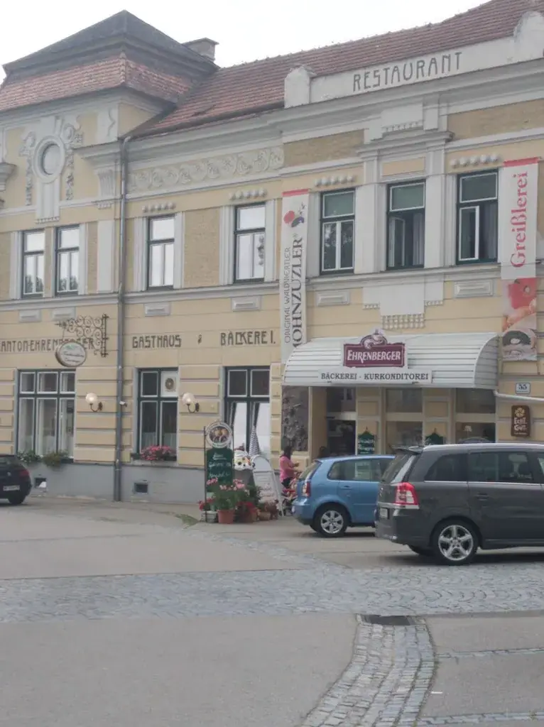 Elizabeth Clay_Ehrenberger GmbH-Bäckerei-Mohnzuzler Greißlerei_Gars am Kamp_review