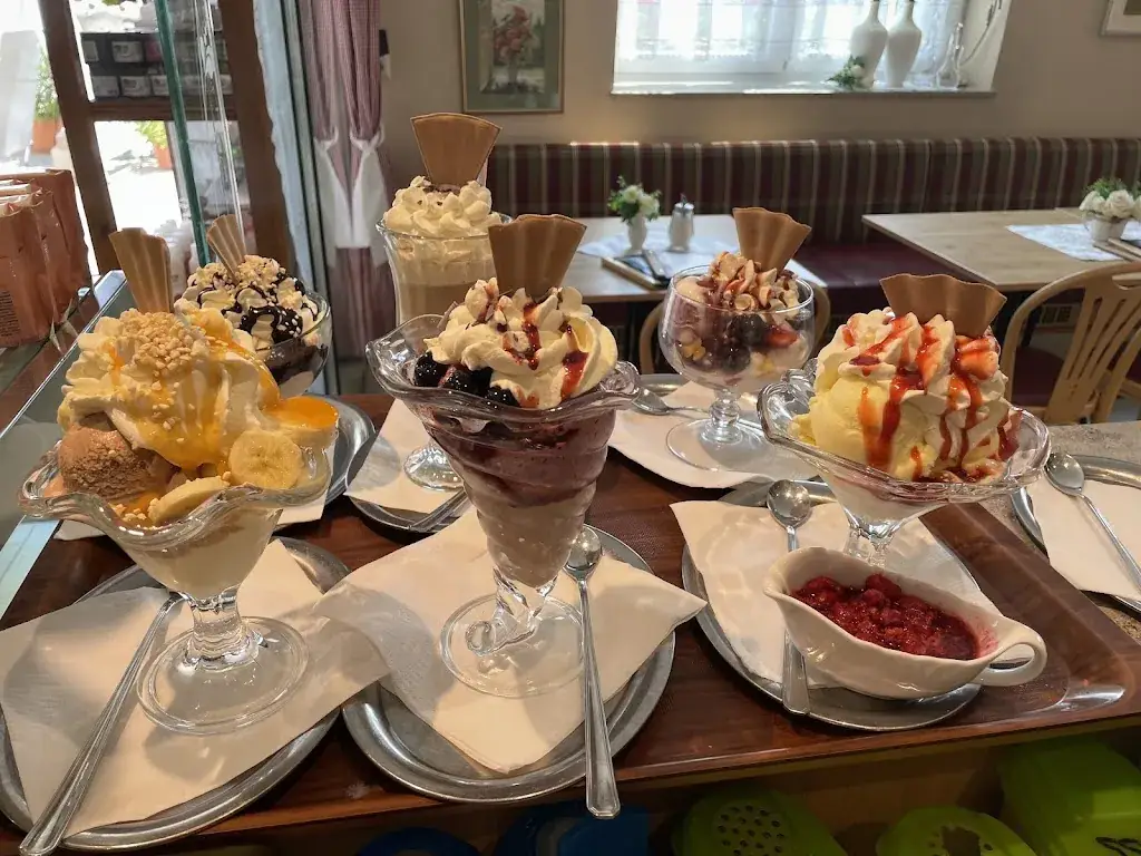 Ehrenberger GmbH-Bäckerei-Mohnzuzler Greißlerei_Gars am Kamp_slider_image_3