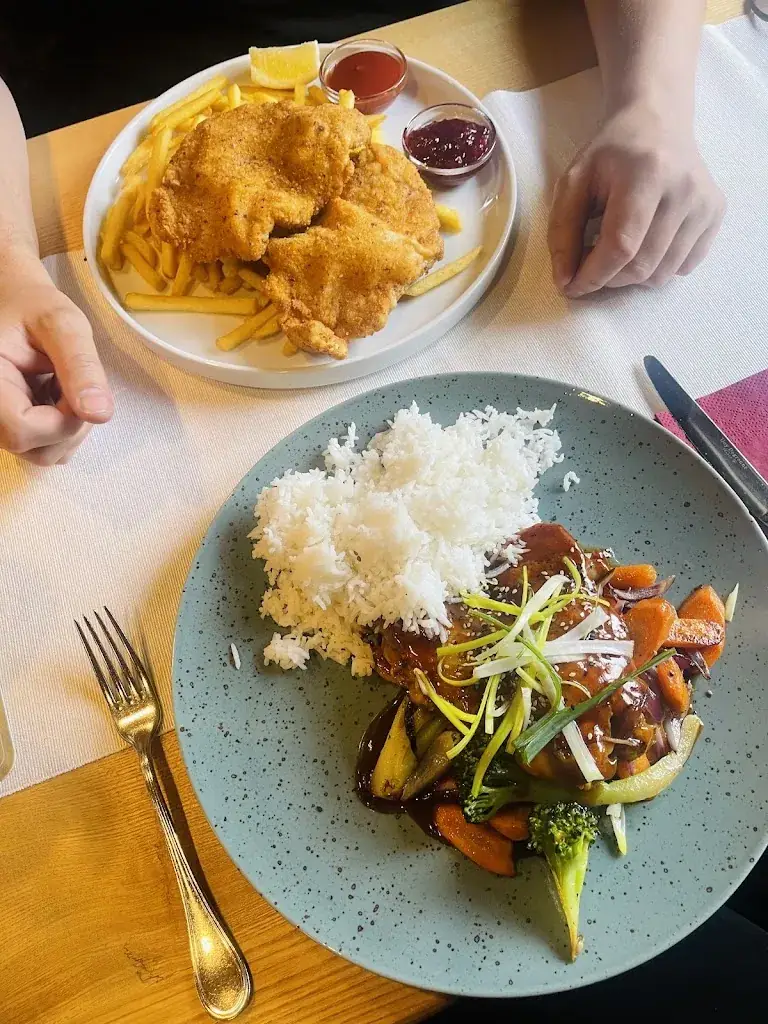 Ema Babosek_Burgruine Gmünd_Gmünd_avis