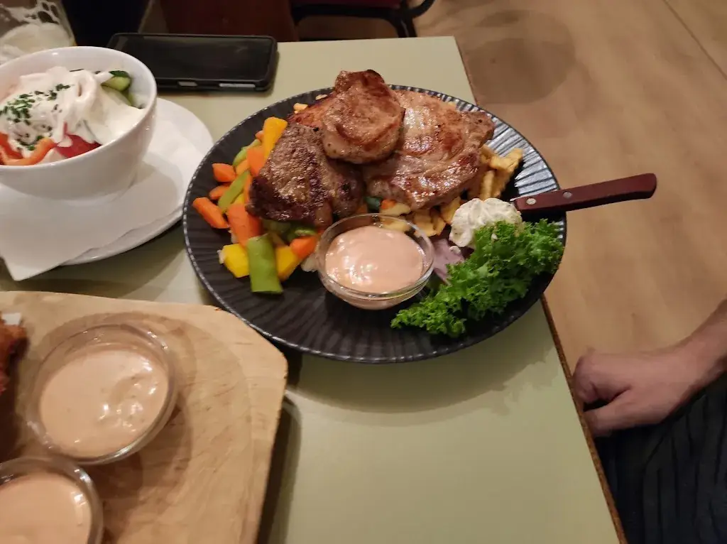 Sanja21_Heurigen- Restaurant Stefan Jaitz_Hornstein_review