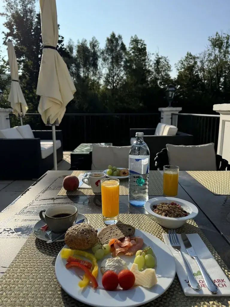 Lucie Gazdova_Schlosspark Mauerbach_Gablitz_review