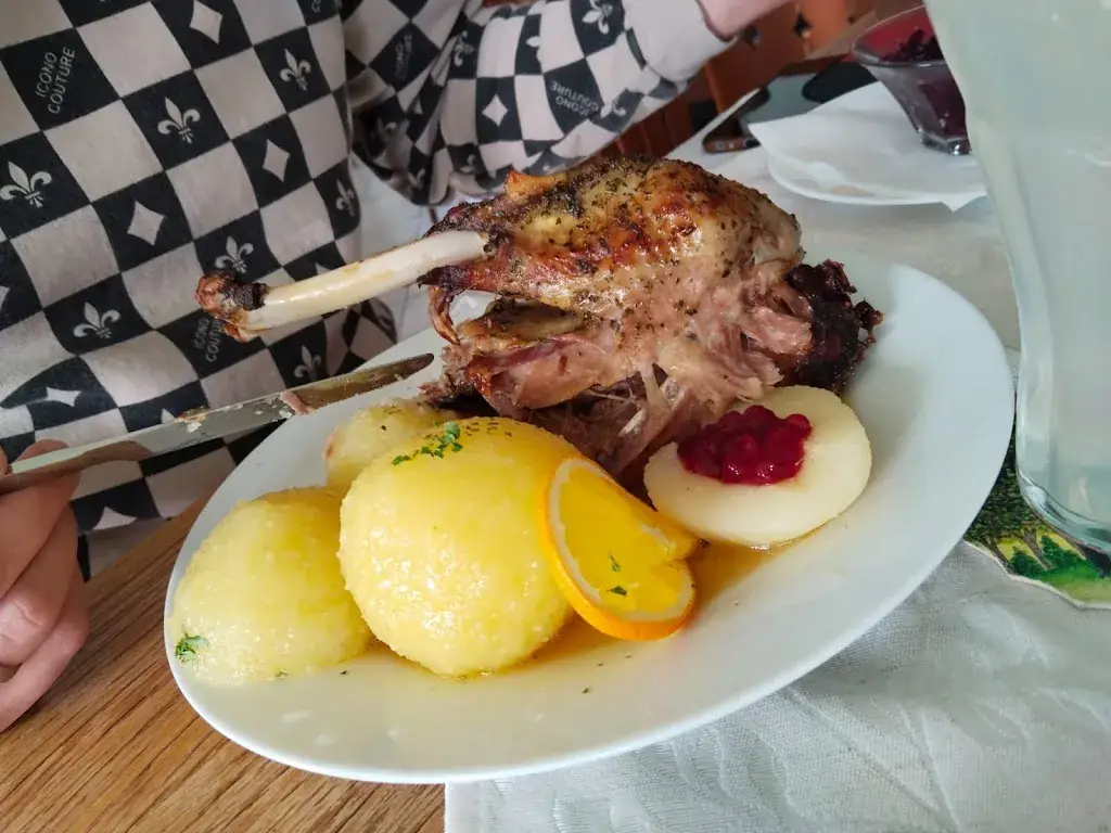 Selina Süß_Gasthaus zur Laura_Göpfritz an der Wild_review