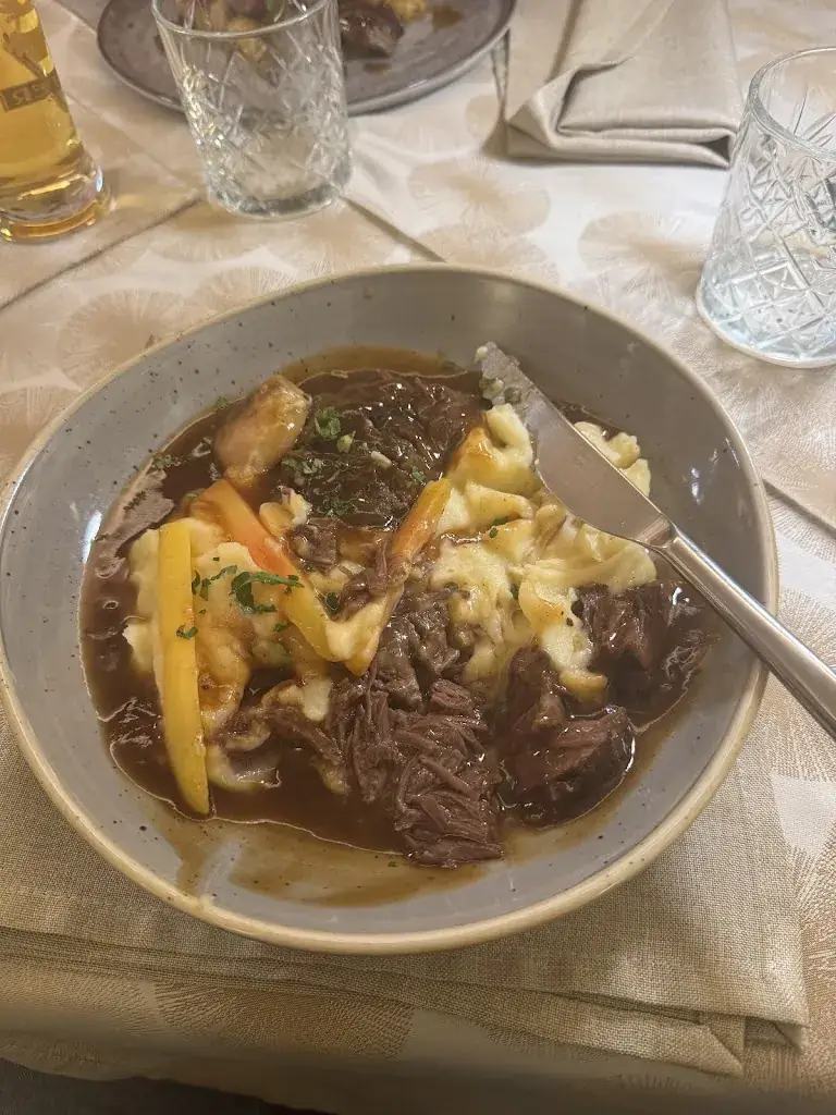 Benjamin Lehr_S'Platzl_Gloggnitz_avis